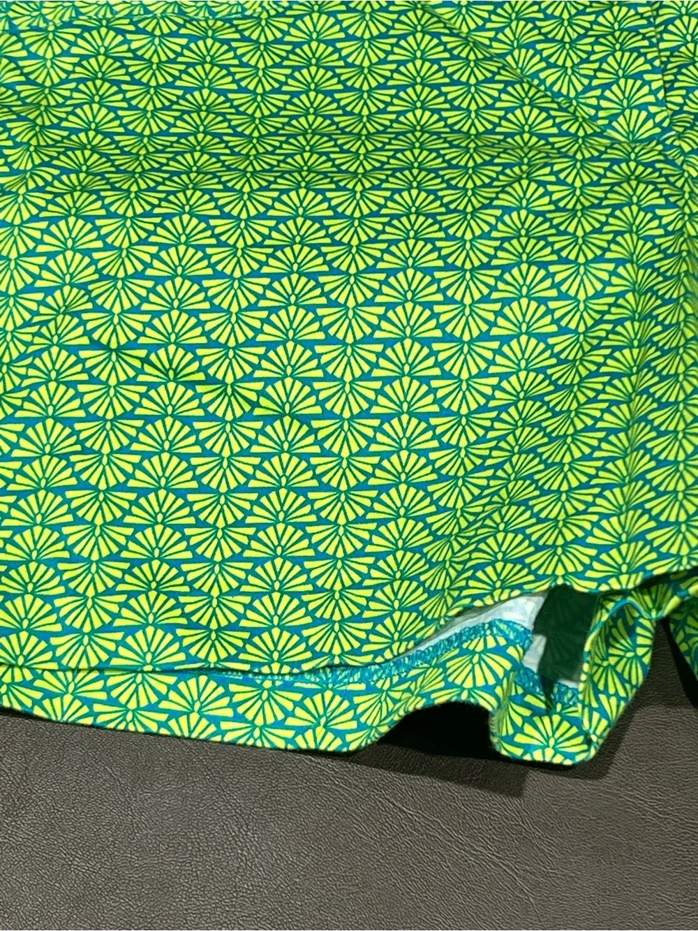 Laundry by Shelli Segal green shorts with blue geometric pattern, size 10